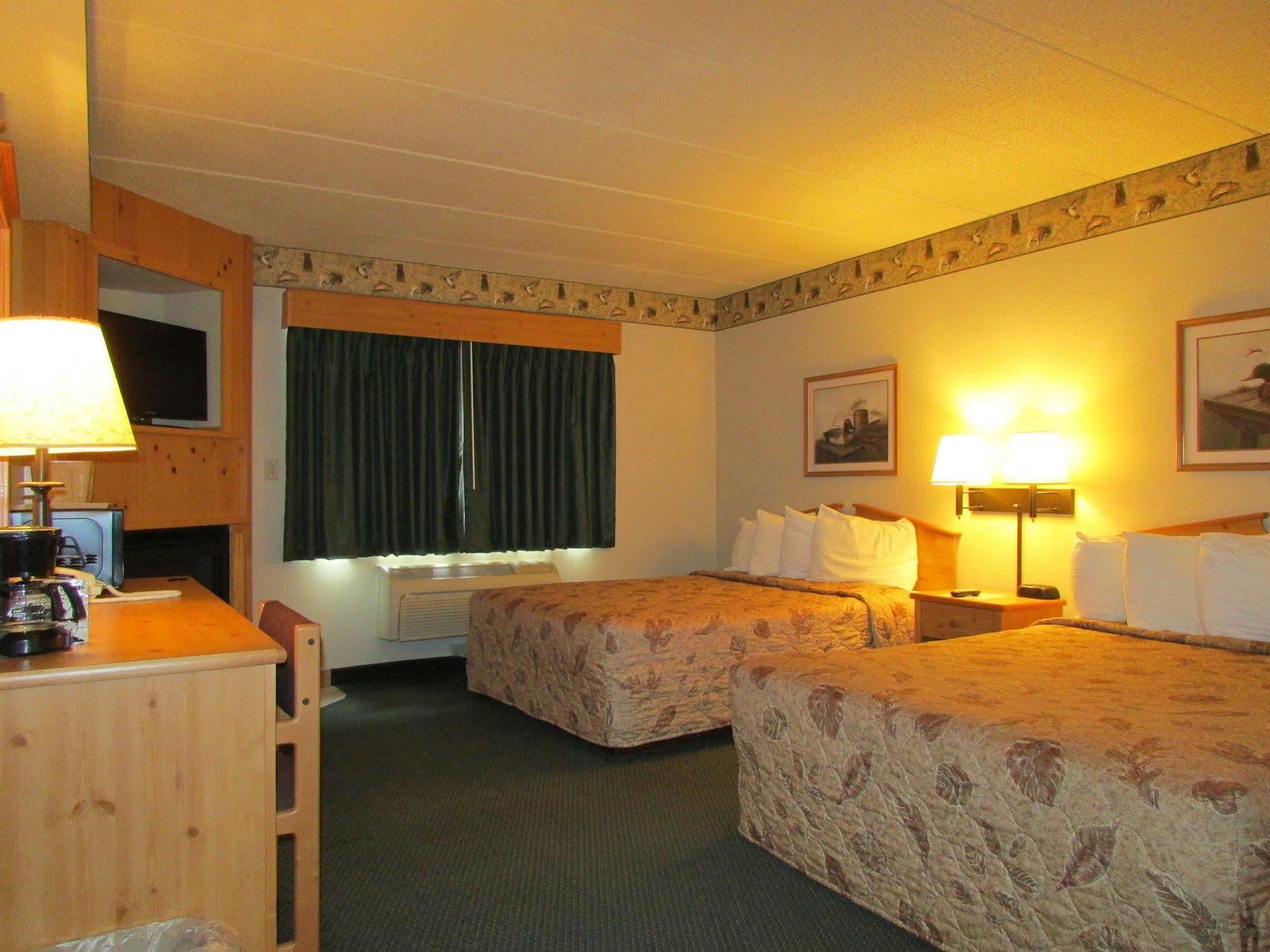 Amerivu Inn & Suites Shell Lake Exterior photo